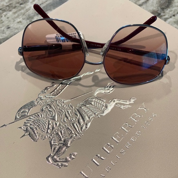 Burberry sunglasses NWT - Picture 5 of 6